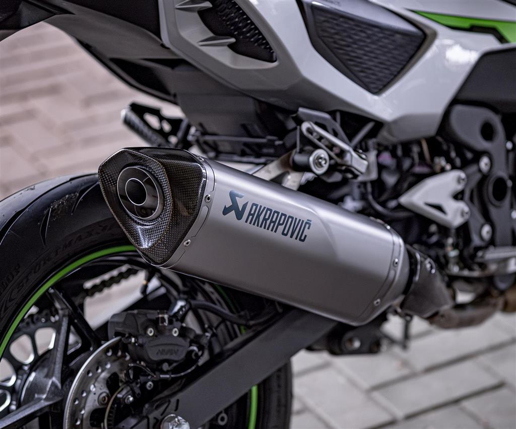 Εξάτμιση Akrapovic Τιτανίου (Z7 Hybrid)